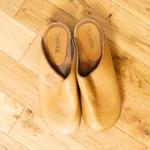 Sanita Camel Brown Leather Wooden Clogs